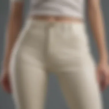 Chic Hourglass Jeans in Ivory